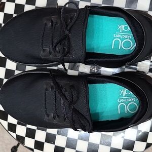 WOMAN'S BLACK SKECHERS SIZE 5 1/2